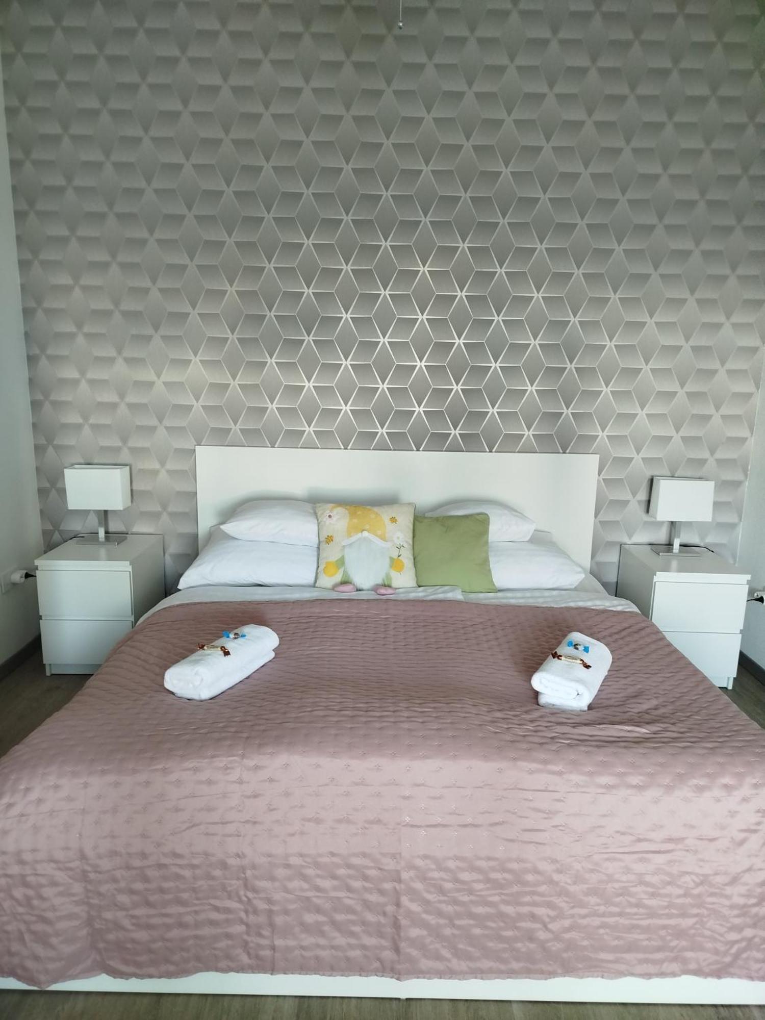 Lady Mabel'S Apartment Near To Arena, Puskas Stadion And City Park, With Guarded Parking Place Budapeste Exterior foto